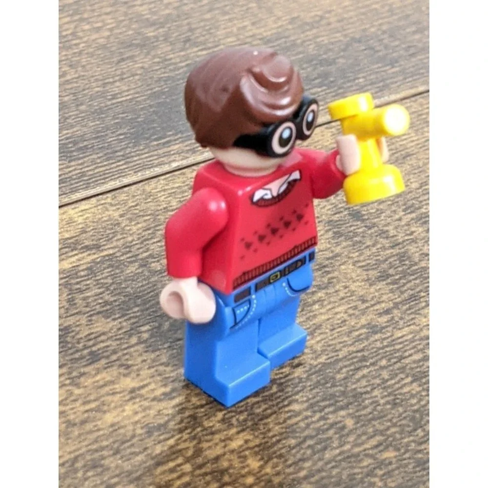LEGO SH0464 Dick Grayson Minifigure – Red Sweater‎ – Batman Movie 70923